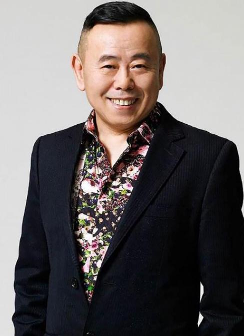 1998年，潘长江看中北京一套紧临长安街的房子，面积足足有266平，进门就是10