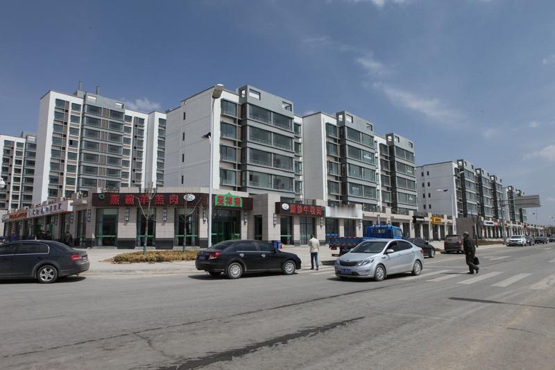 兰州老城区和兰州新区，中间都是山地、丘陵，两地直线距离近五十公里。兰州为什么会把