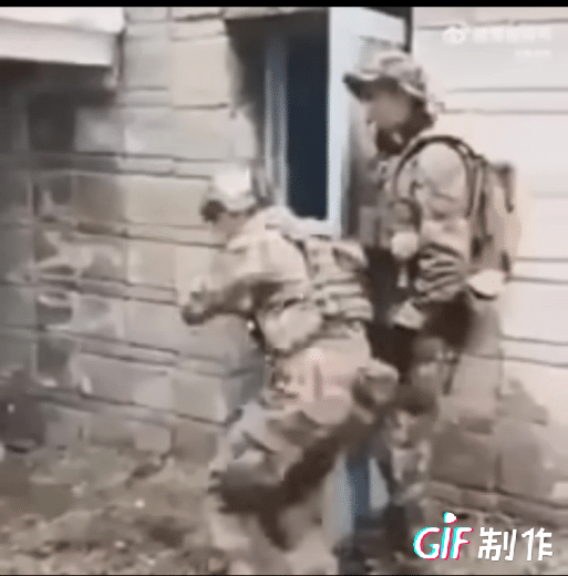 老兄，这是战场不是闹着玩的麻烦带着脑子