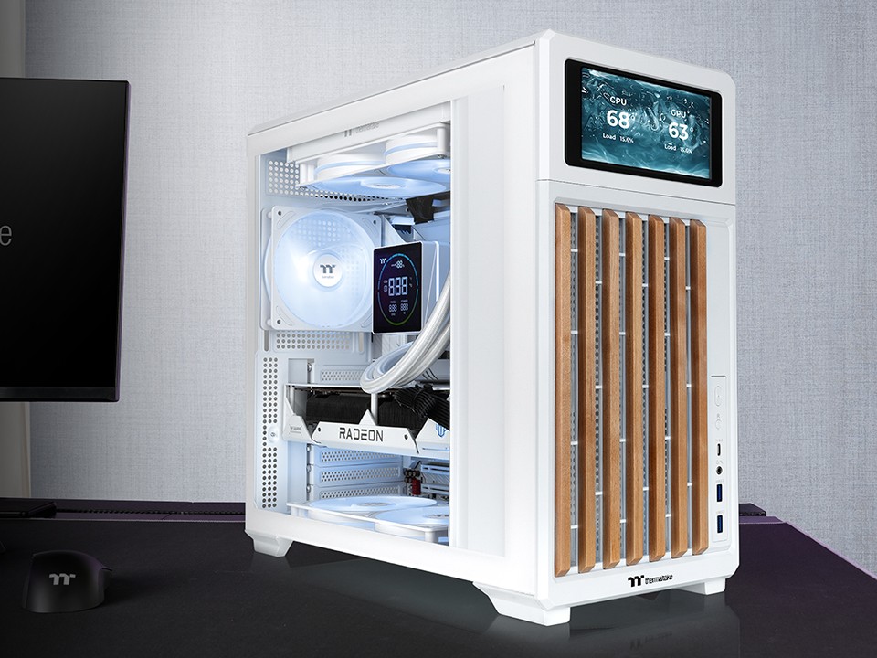 曜越TR300机箱发布：实木前板+6英寸LCD屏扩展，打造个性化DIY空间