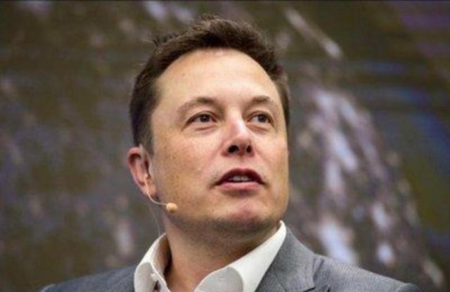 马斯克发出震撼预言，语出惊人！他说：“在未来，世界上或会有300亿-500亿台人