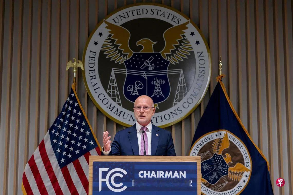 据路透社报道，美国联邦通信委员会（FCC）10月7日称，“将禁止包括中国在内、未