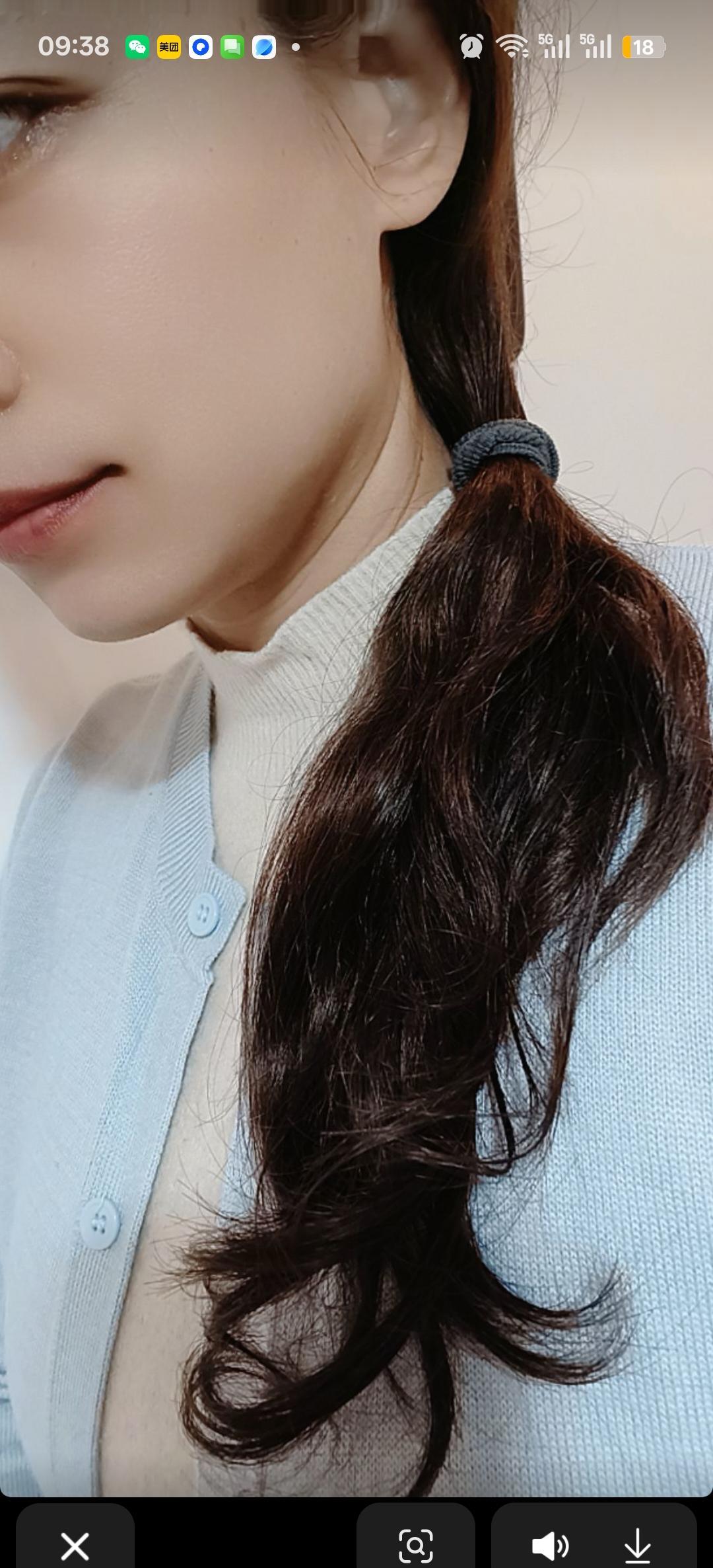 头发不是掉，是主动辞职。早上梳头，能听见地板在笑。洗发水换了七八种，越洗越空