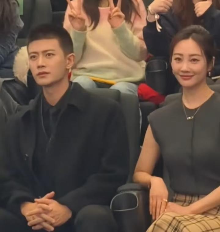 《风与潮》之外的任嘉伦和李纯，两人同框，你们觉得有CP感吗？认真看了一下，感