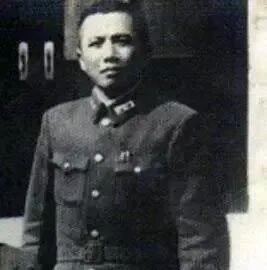 1949年8月福州解放，李延年、李天霞率残部退守平潭岛，9月二人擅自弃岛