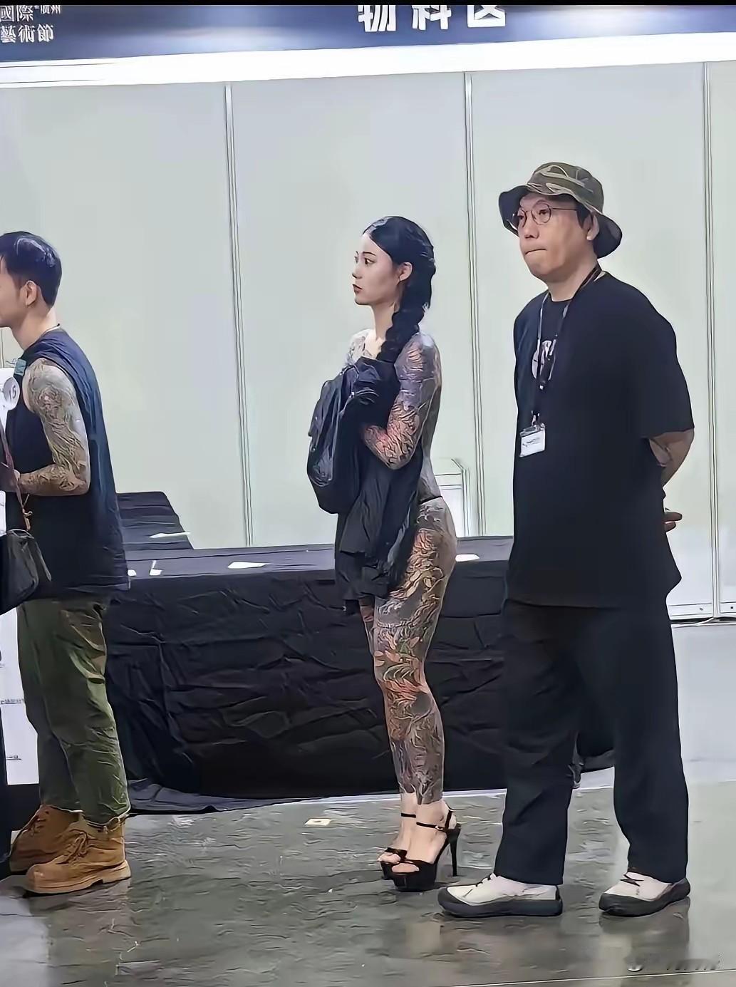 把纹身当成一种艺术，这就是艺术的悲哀，把纹身当成是一种个性的张扬，这就是认知出了