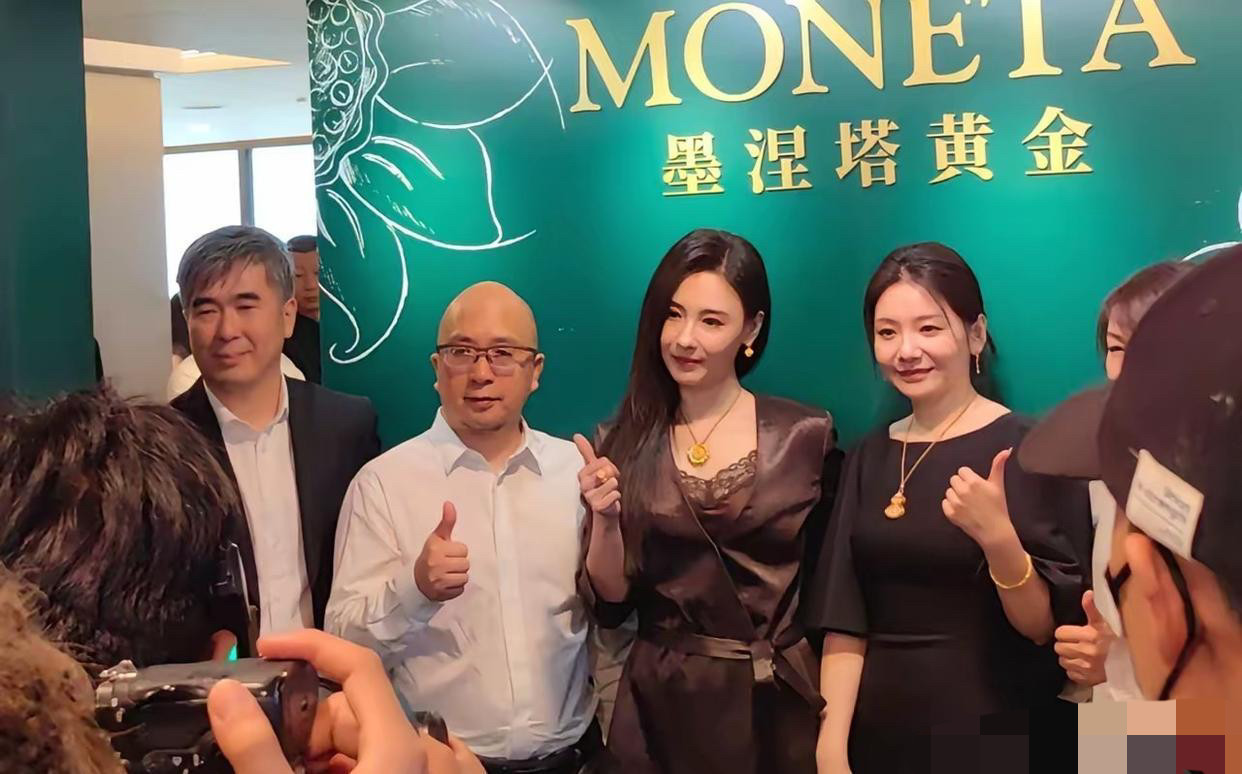 48岁张柏芝现身武汉剪彩活动，当天的状态非常好，年轻时的张柏芝就是顶尖的大美女，现在的她虽然年纪有些