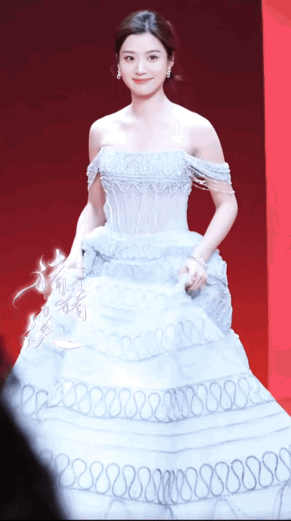 很有观众缘的长相但是真的该塑形了