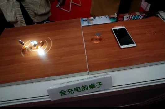 无线充电为何被叫停？无线充电技术在近年来逐渐普及，然而，它却伴随着诸多争议。