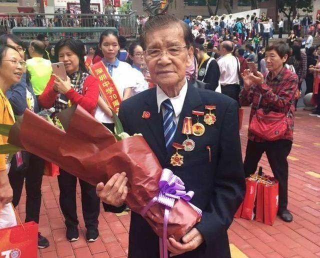 抗战时，9岁的陈敏学十分聪明，在日本奴化教育下，三年精通日语，13岁给日军当了翻