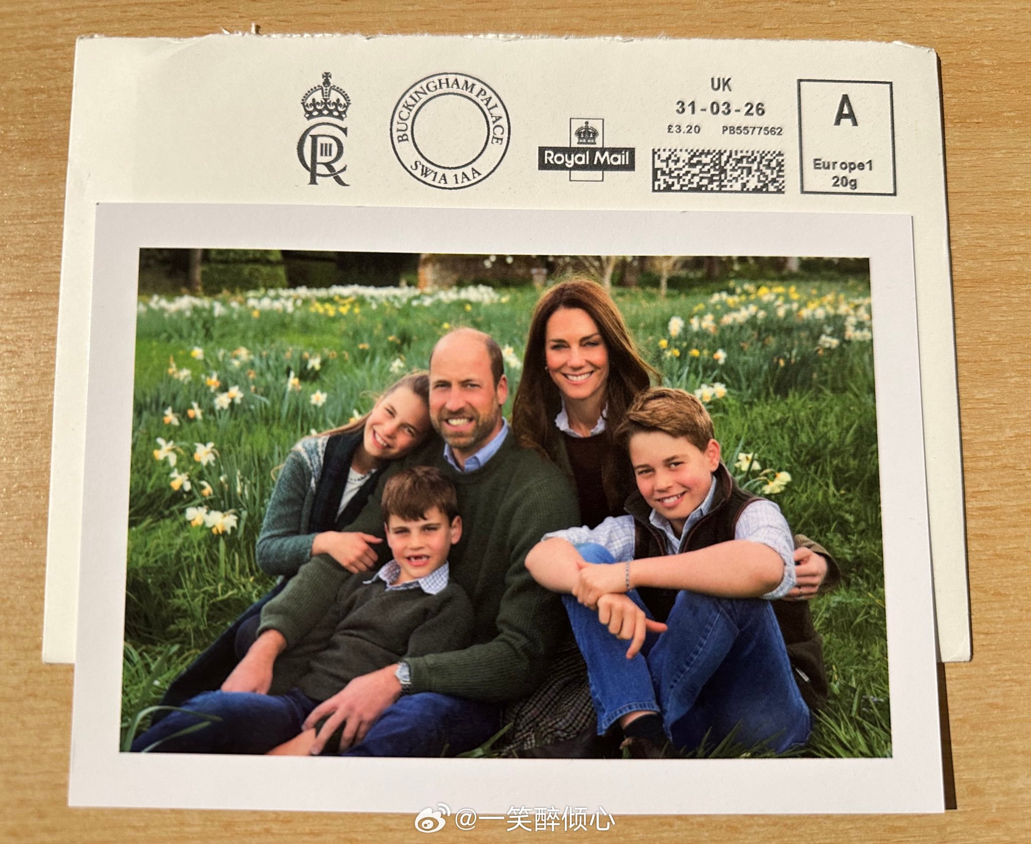 有人收到肯辛顿宫对圣诞祝福的回信，以及新买的伊丽莎白二世女王生日纪念邮票。