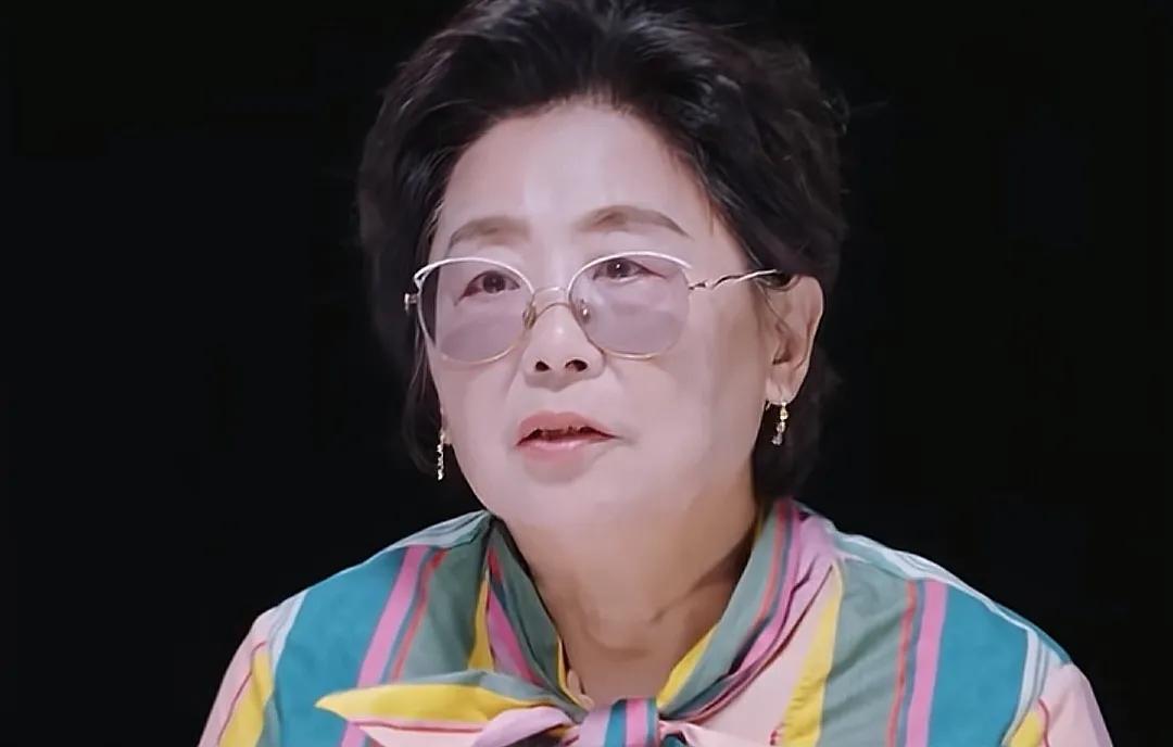 黄圣依一直都想让妈妈去做个体检，妈妈这次终于同意了，黄圣依希望妈妈可以活到一百岁