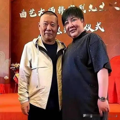 隔空矛盾再升级！网传德云社董事长王惠釜底抽薪，落井下石的杨议直播间痛哭紧急按停砸