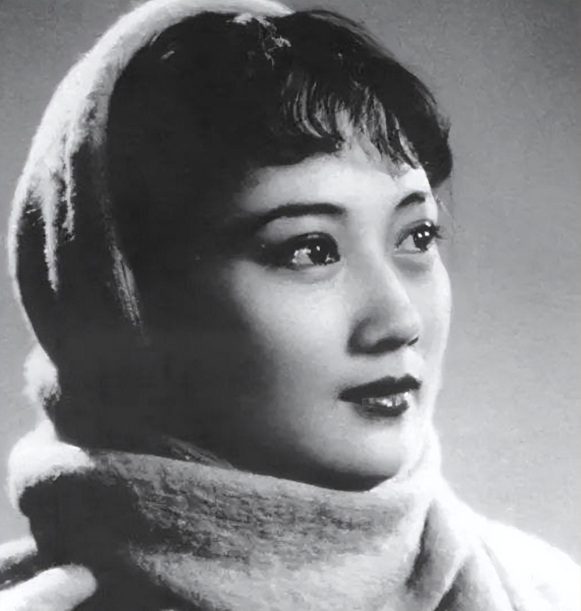 她是八一电影制片厂首任女厂长，五十九岁获少将军衔，曾是无数人心中的时代女神19
