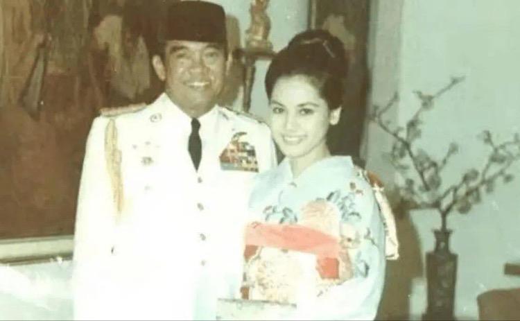 1959年，58岁印尼总统访问日本，日本专门给他安排了一个19岁的绝色美女，没想