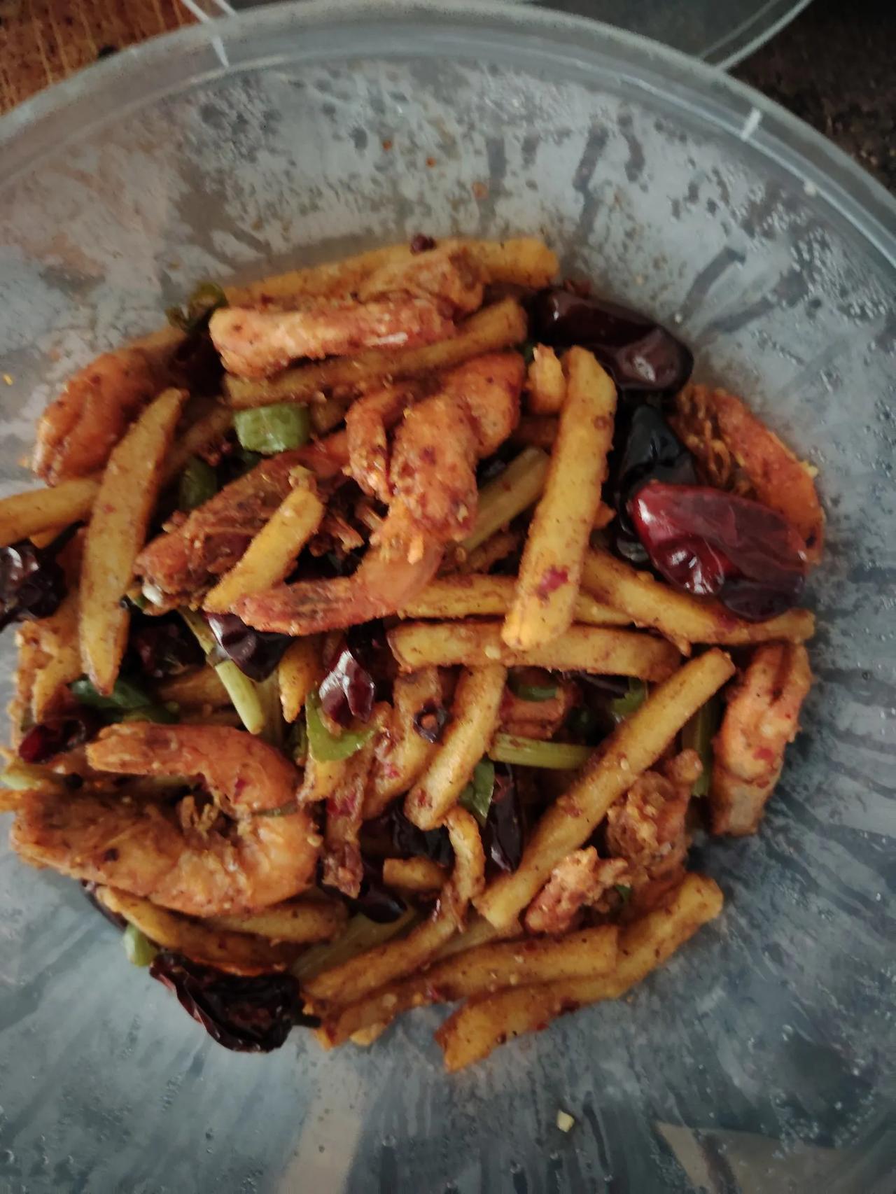 西方营养学把土豆红薯作为主食，要吃就减等量谷物是对的。我昨天三餐后血糖都低于12