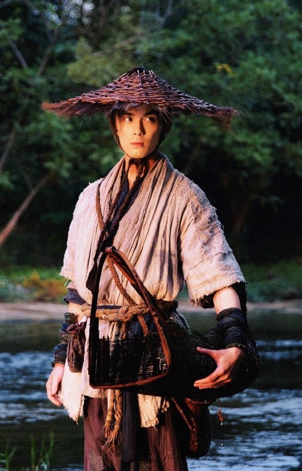 一个战神像涂粉底，一个侠骨带风沙张凌赫吴磊谁是真古装男主？🤫