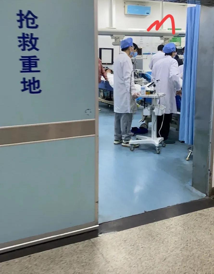 凌晨接到闺蜜离世的消息，我手脚冰凉——43岁，昨晚还一起撸串喝酒，今早就因重症胰