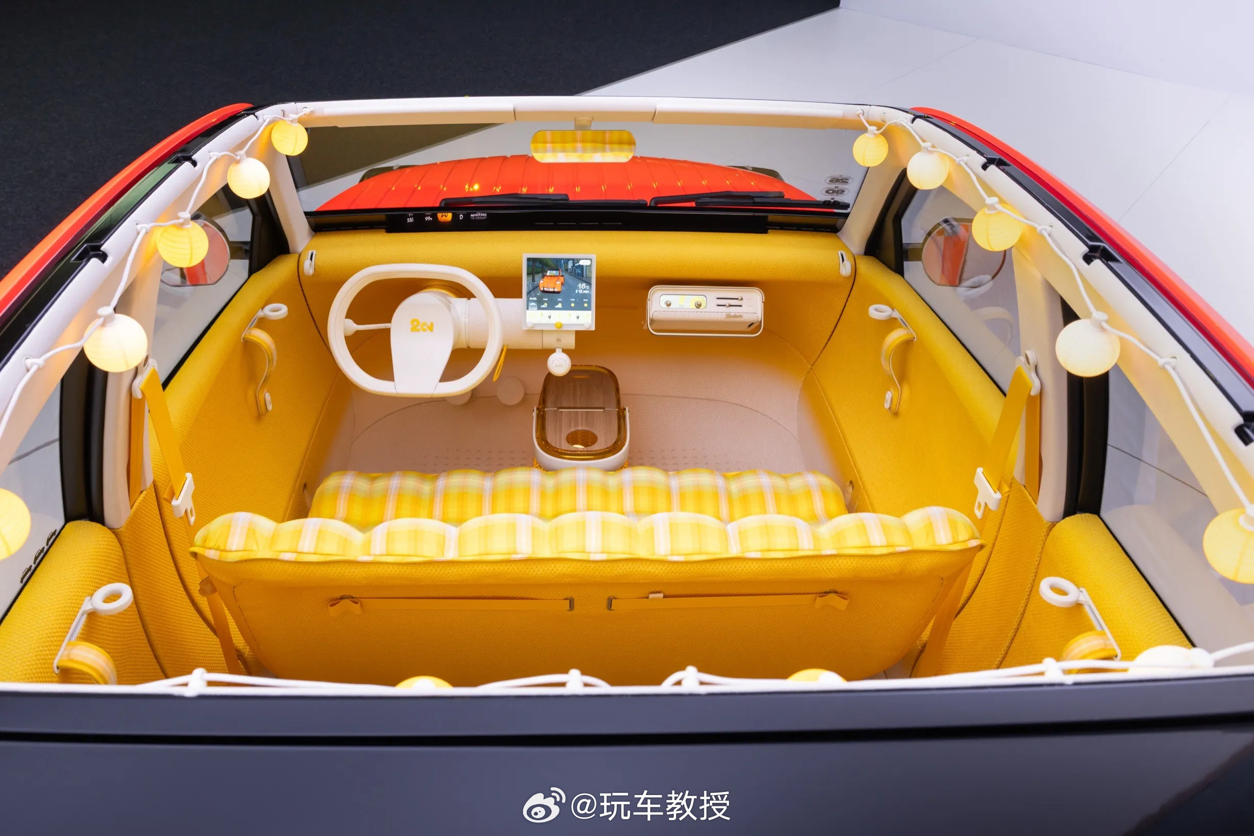 自带鸡蛋盒的雪铁龙2CV概念车来了，你想要吗？雪铁龙2CV，一款非常经典，也很畅销的车子，1948-