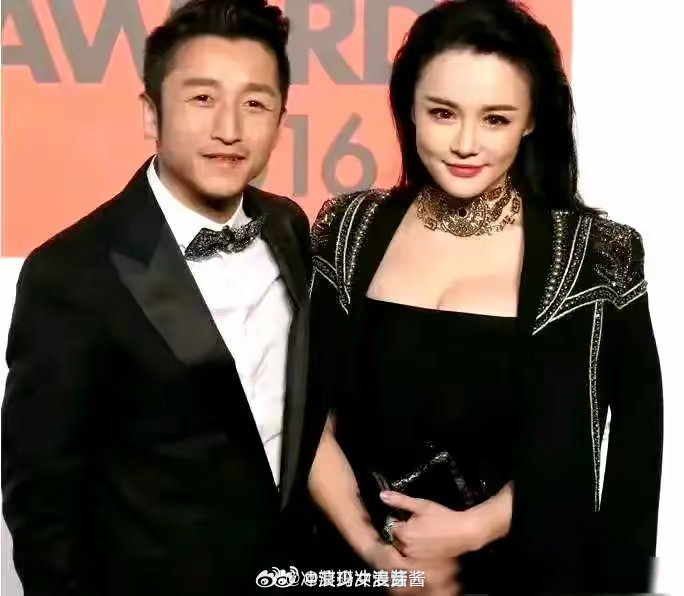 以前以为是她高攀了拳王，现在才知道，原来是拳王高攀了她啊。北大毕业证的含金量，