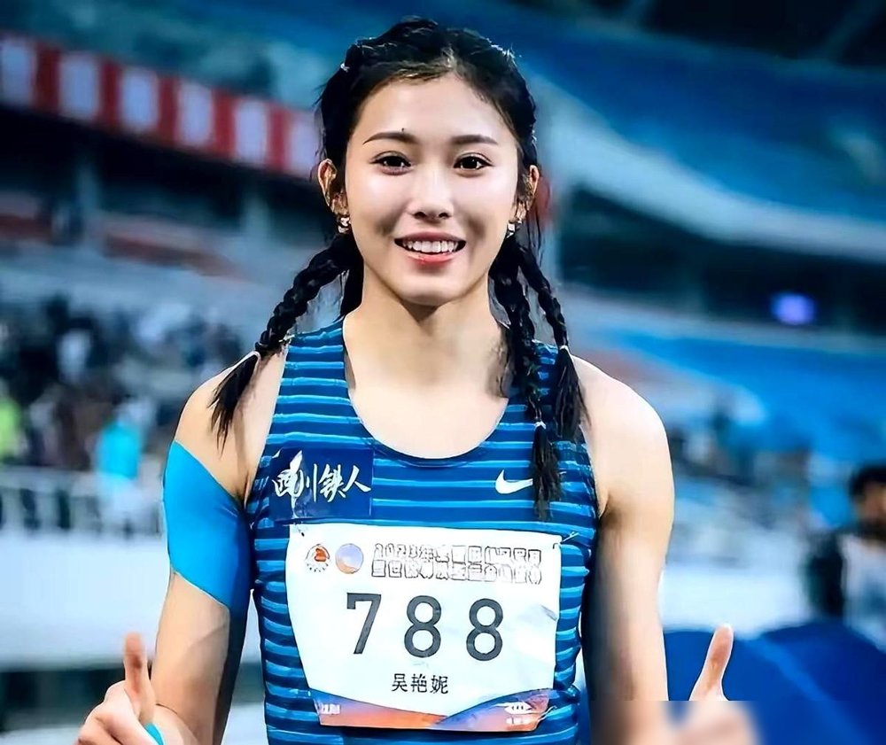 吴艳妮刚拿完铜牌，网上就有人拿着名单数，15个田径女将，11个没结婚。这帮人真够闲的。陈妤颉17岁，