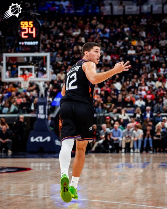 新赛季首个客场胜利✌🏻。布克21分10板9助，狄龙6次出手16分，阿伦14分