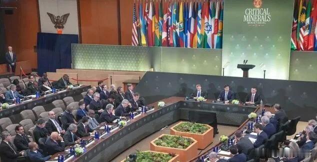 美国玩真的，拉54国抱团压价，真当中国稀土定价权能随便抢？来源:环球速览