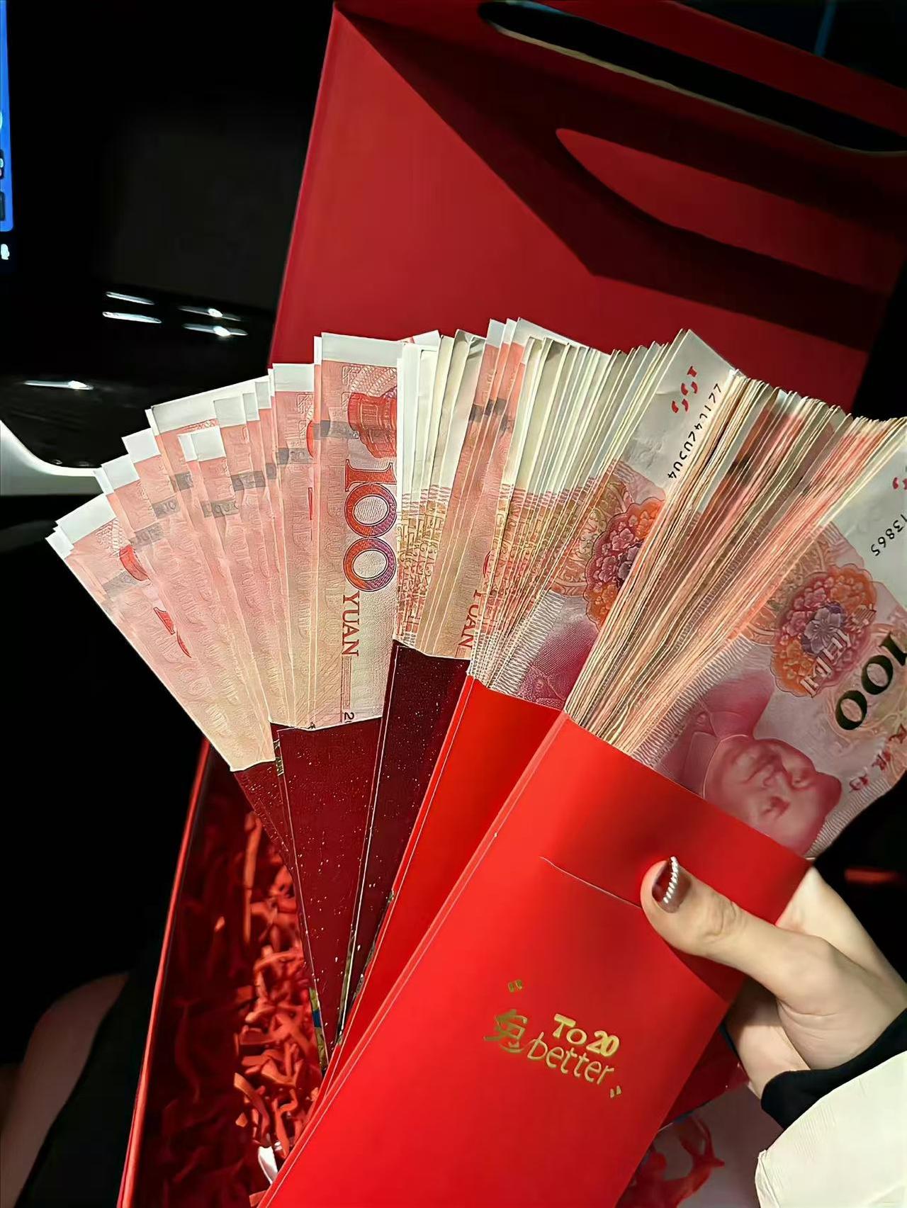 我弟下个月就要结婚了，可愁死我了！我妈让我出3万过过面子，完了再退给我2万，