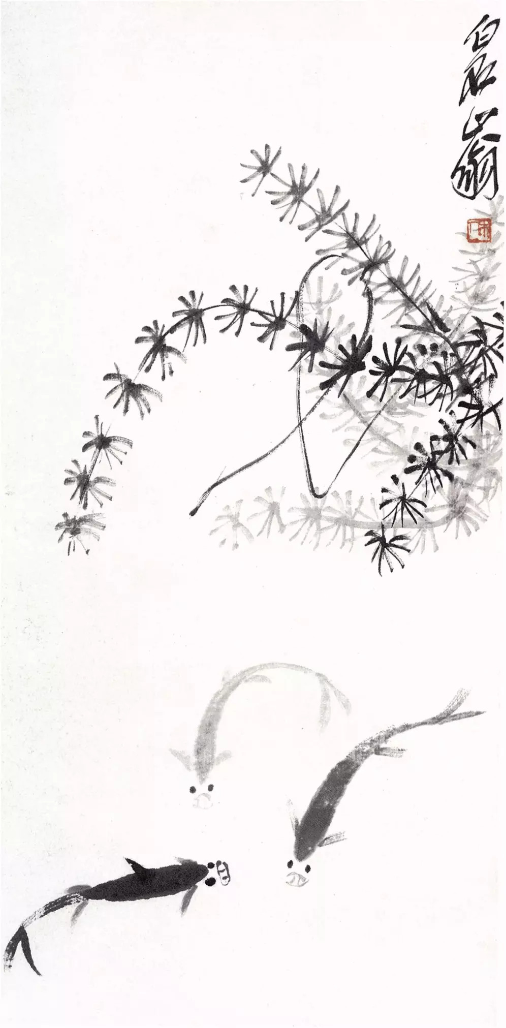 在中国传统文化中，鱼是一个美好吉祥的意象，鱼谐音“余”，迎合人们向往生活富余的心