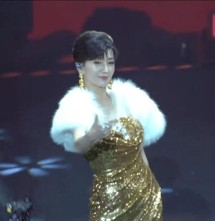 真正的一部戏吃一辈子我很好奇赵雅芝真的有这么多粉丝吗从业50年都要搞个演唱会