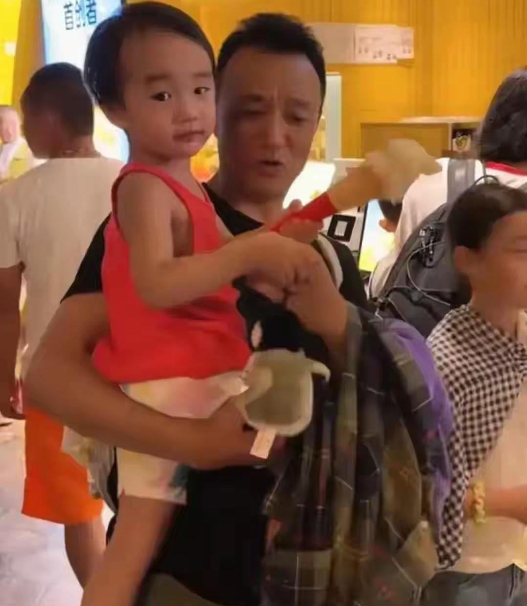 李亚鹏前岳父程江终于开口了，他一句话道出了女儿海哈金喜的全部委屈。这位老父亲，用