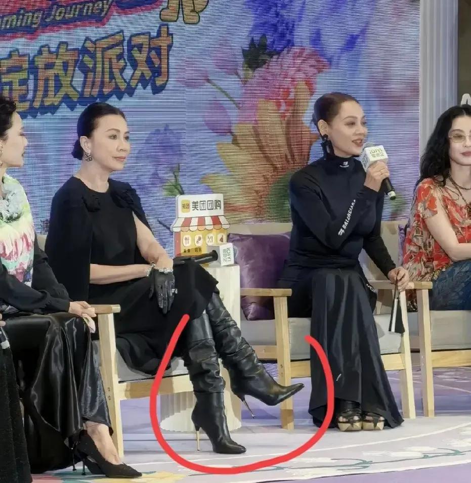 我老公打赌说，这里还是刘嘉玲会打扮，一身黑色系，一双高跟靴很优雅。宁静适合欧美