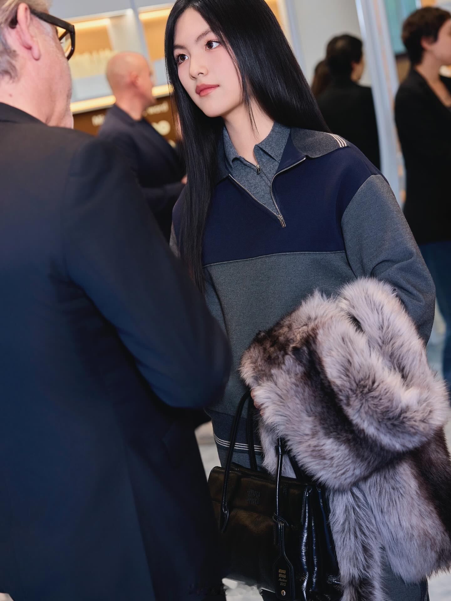 王诗龄何超莲同场出席MiuMiu活动，有钱人就是不一样……​​​