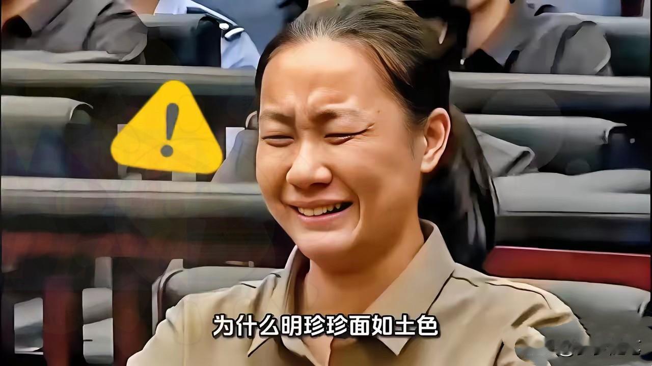刚查了一下大家发现没，原来她是缅甸果敢人，还是当地臭名昭著的角色，居然拿着咱