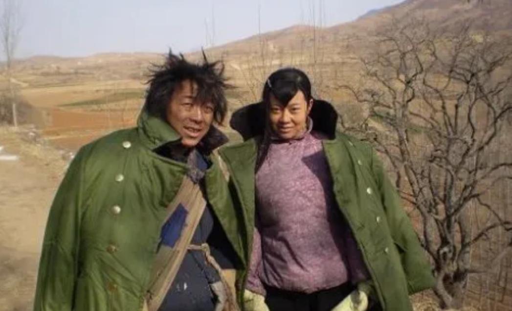 一次，黄渤打电话给闫妮：“哥们儿，帮个忙，来我这串个角色，就三天。”闫妮一听，不