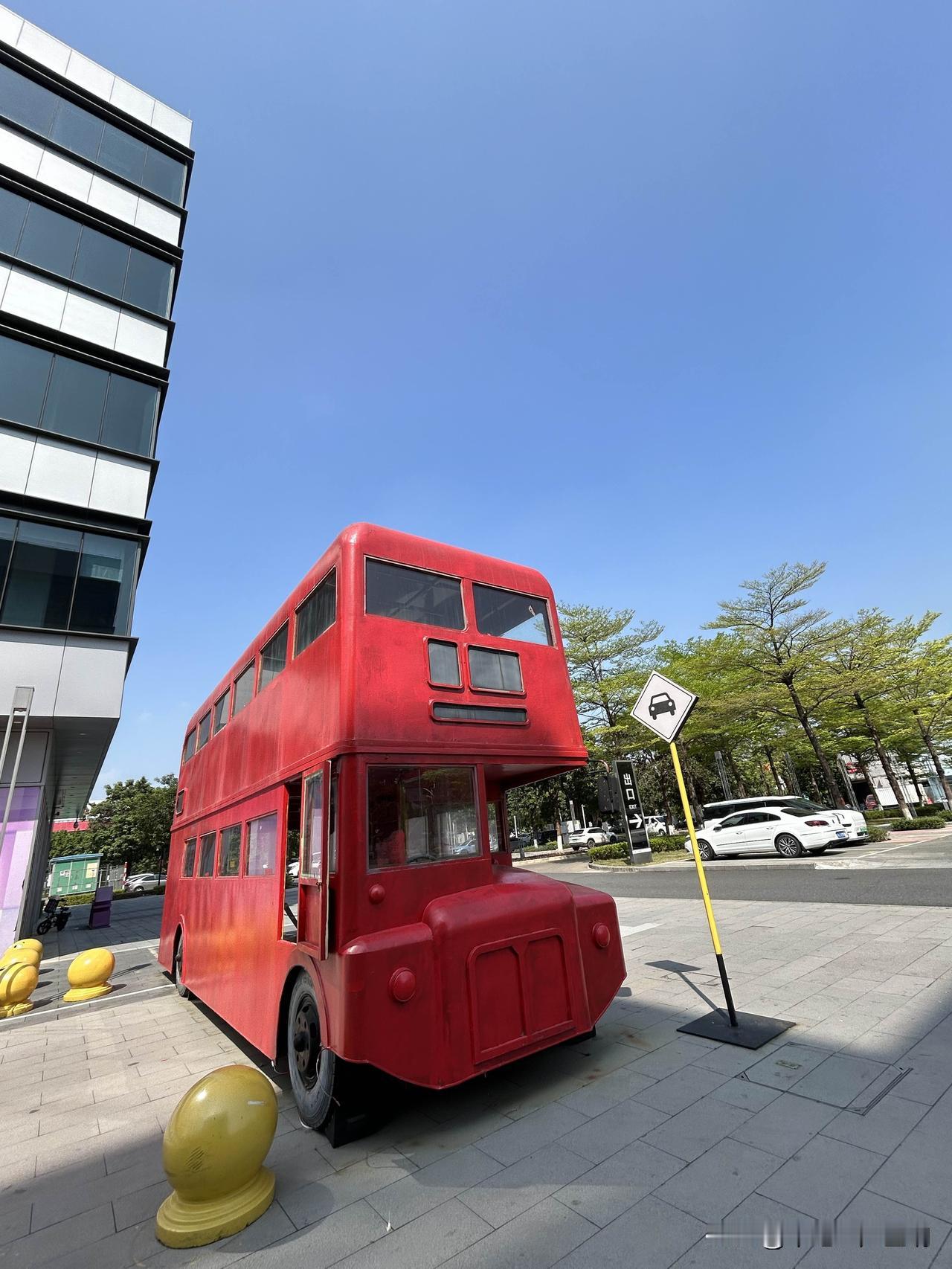 道德经里很推崇的一个观点是：反者道之动。这句话给我们普通人揭示了事物发展的普