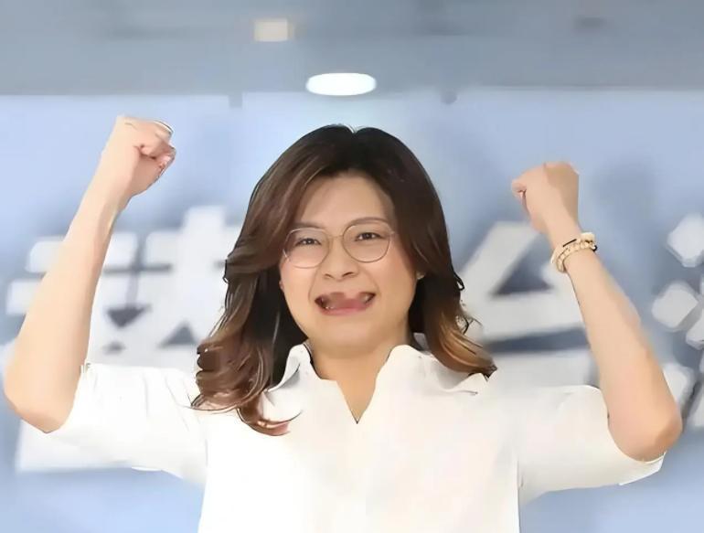 这下彻底热闹透了！两岸乃至国际上的目光全聚过来，台湾地区国民党负责人郑丽文的一句