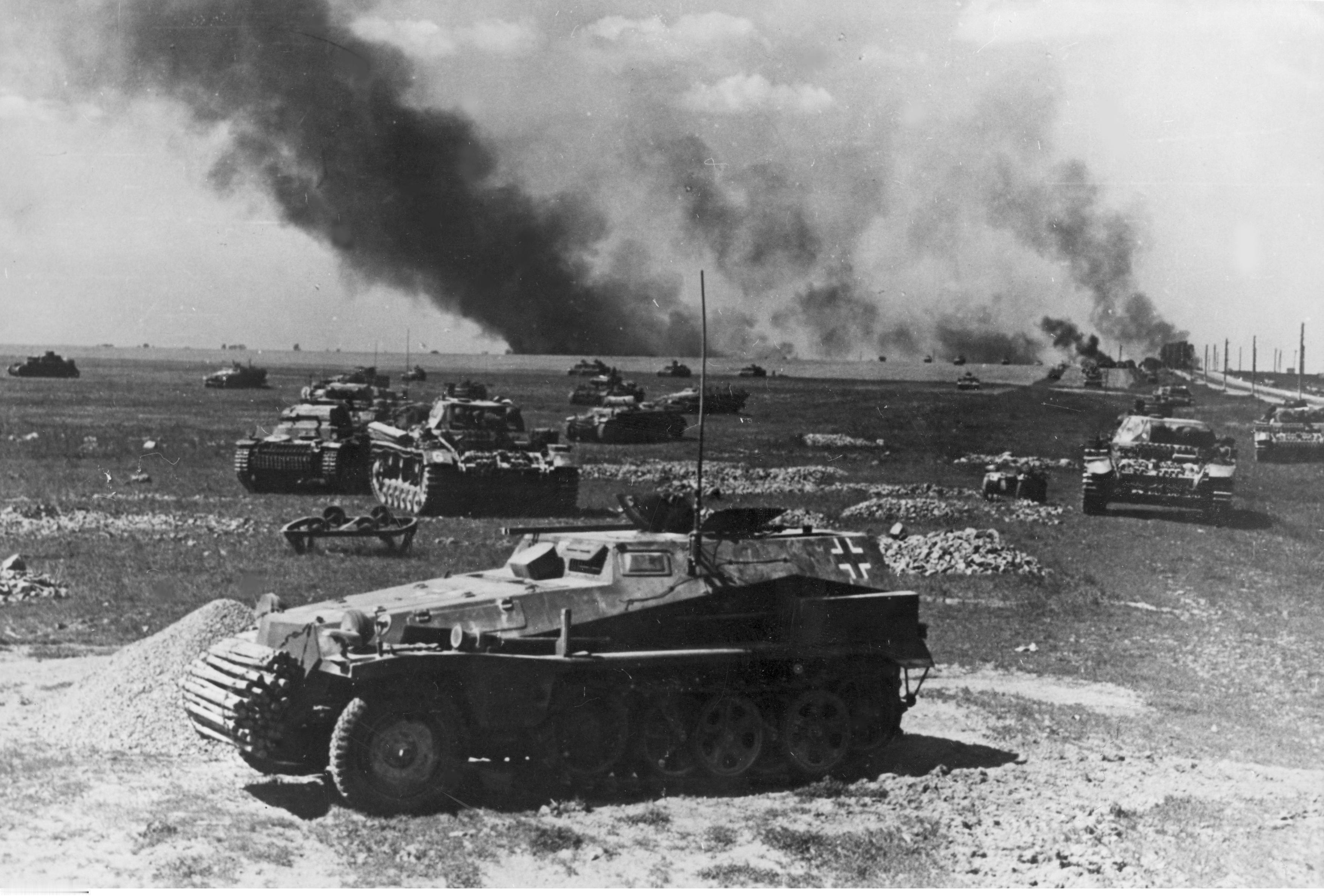 飞扬军事1941年6月22日，德国发动入侵苏联的巴巴罗萨行动，苏德战争爆发。烽