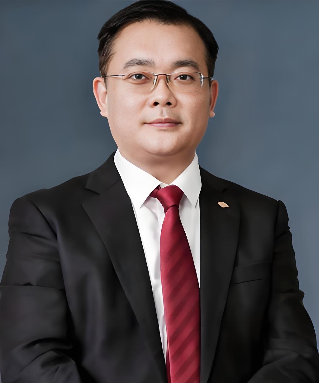 以前一直以为福耀玻璃的管事人是曹德旺，现在才知道曹老的儿子曹晖已经接班了，掌管家