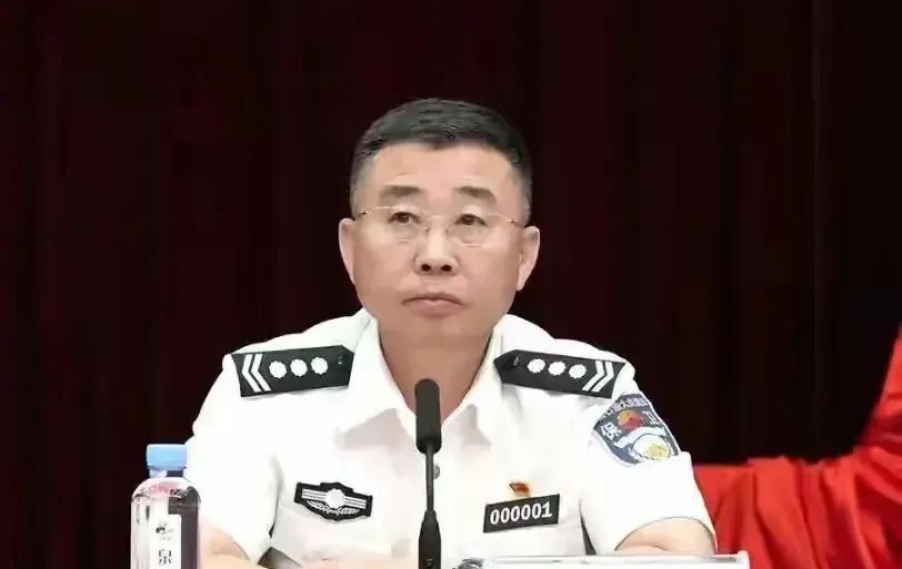 这是什么警衔，怎么都没有见到过啊！
