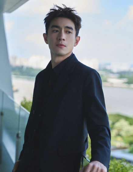 乔振宇没想到林更新也没想到原来王丽坤没有选择他们原因这么简单，因为他们不是富