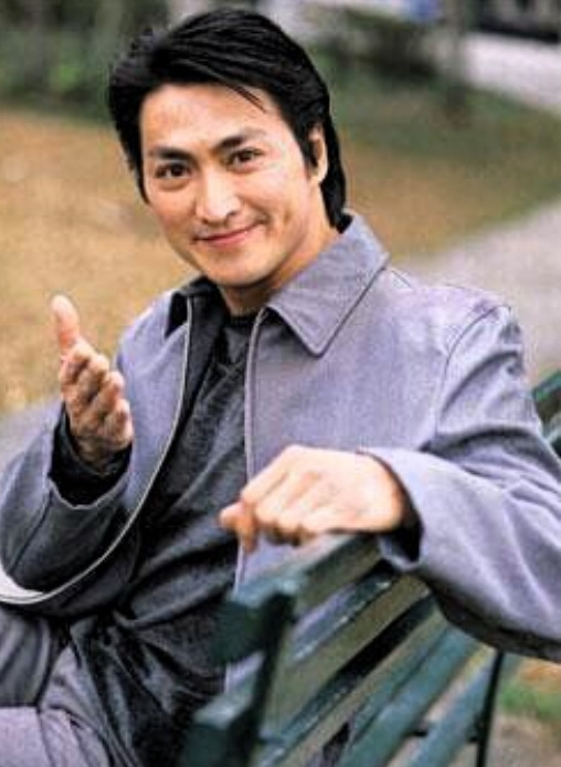 企业家并非慈善家，这在何家劲身上体现得极为明显。直播间里，有粉丝留言：给工人多