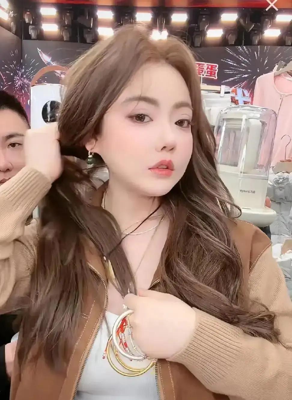 10分钟吵完，销量涨三成蛋蛋和雪大在直播间吵了十年，昨晚连麦十分钟，一句对