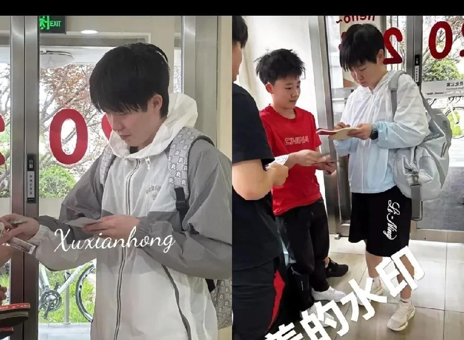 看这张照片就知道两孩子都在体总宿舍呢，哪里也没去，更没去什么所谓的停车场会别人。
