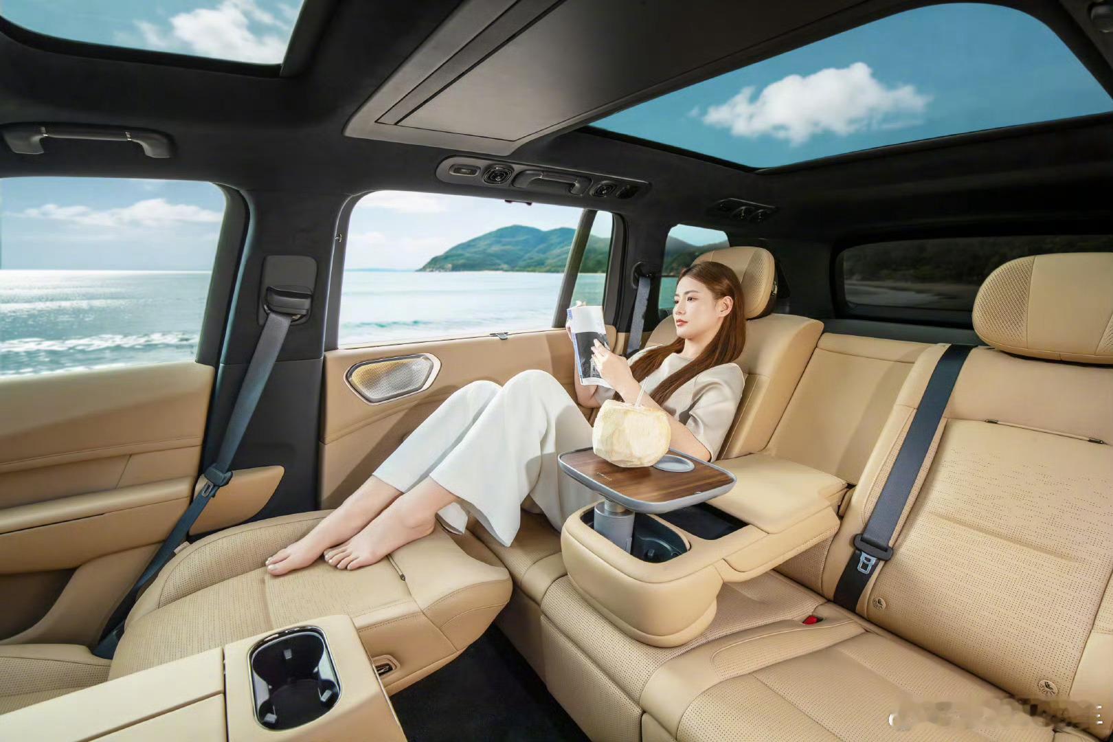 领克900为什么要做这么大的五座这空间看着就舒服，后排可躺。出去旅行的时候，有这