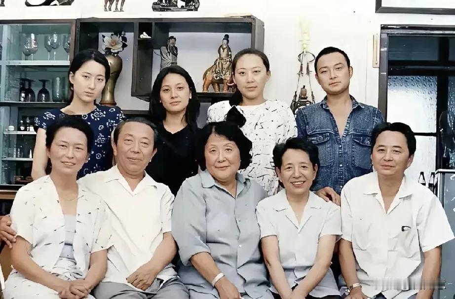 都说这照片里有邓婕老师，你能一眼看出来吗[滑稽笑]