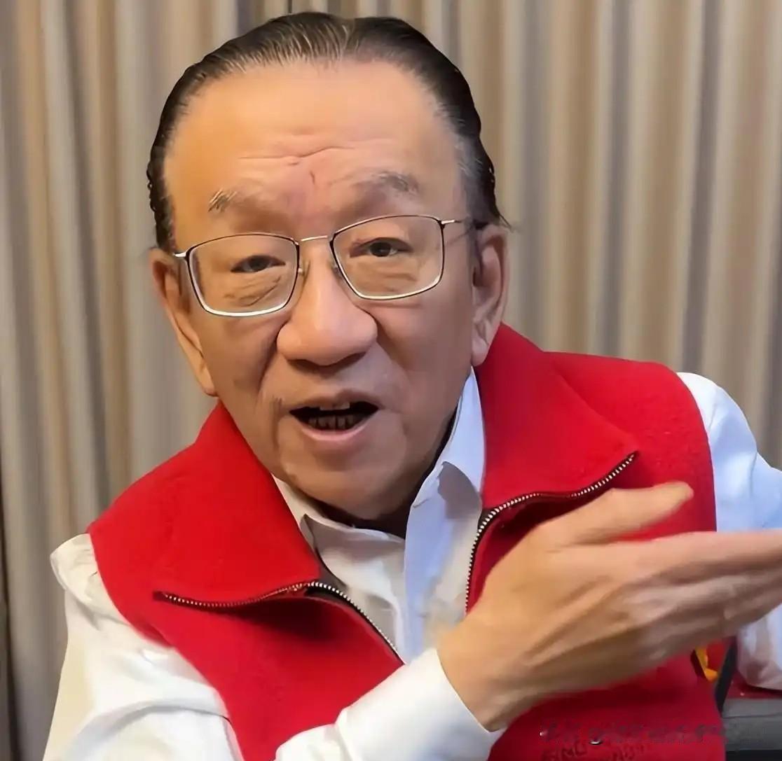 全网都在心疼谢雷砸百万养师父，其实大家全都看反了！侯耀华狠心清门，和背叛无关，只