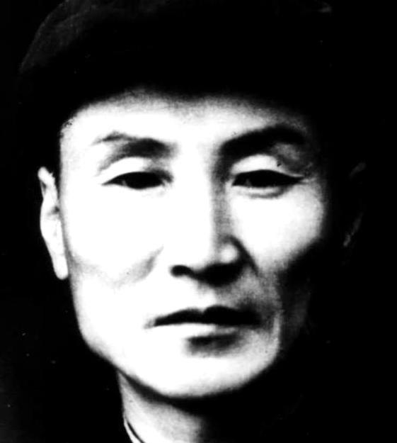 1950年，我军一位副司令员惨遭毒手，高层震怒之下立下军令：就算调遣一个师、一个