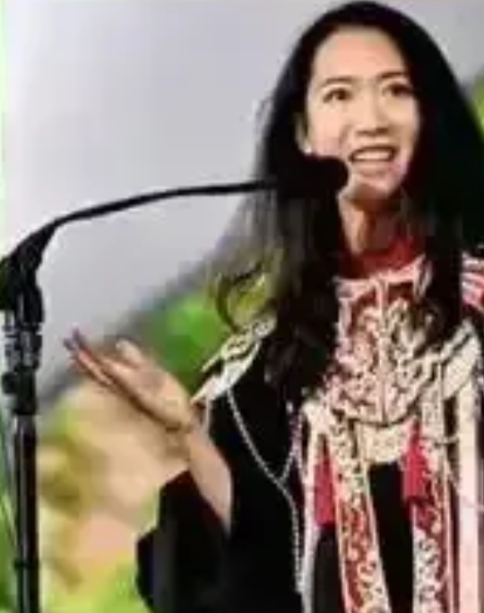 哈佛女生蒋雨融在哈佛毕业演讲遭网暴，背后的逻辑是什么？这事若发生在30年前，