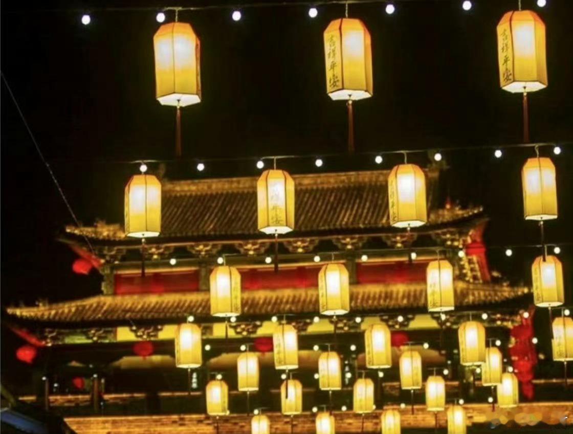 30个藏在成语背后的“典故”：1、玩物丧志：（“物”指鹤）；2、相濡以沫：“沫”